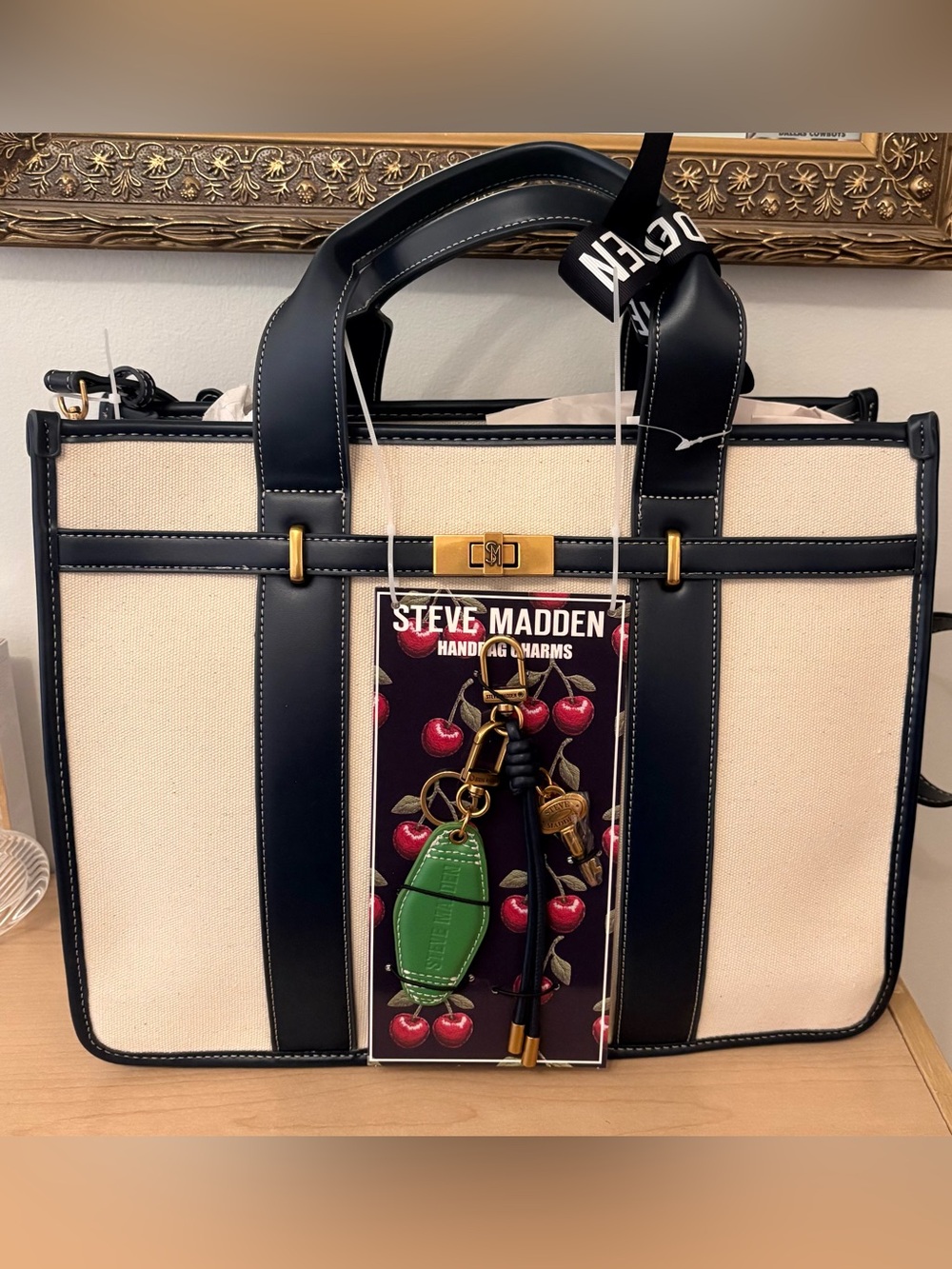 STEVE MADDEN BWEBBER-LRG LARGE TOTE/SHOULDER BAG & CHARMS NATURAL/NAVY NWT - Picture 3 of 9